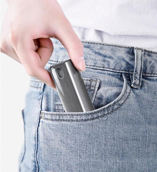 Čistiaci sprej a utierka v jednom