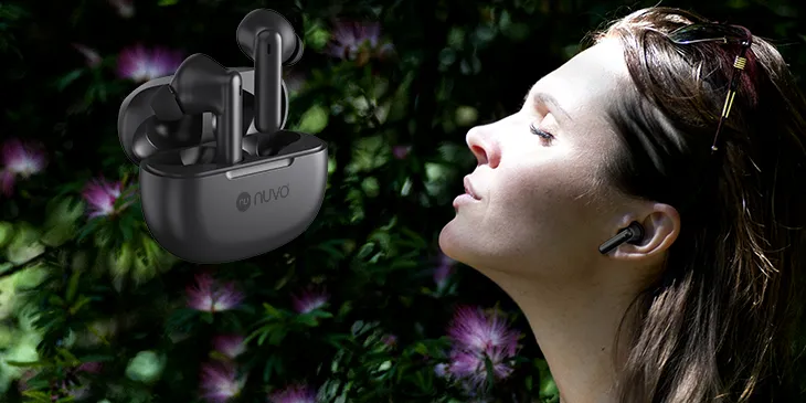 sl&uacute;chadl&aacute; do u&scaron;&iacute; s nab&iacute;jac&iacute;m puzdrom